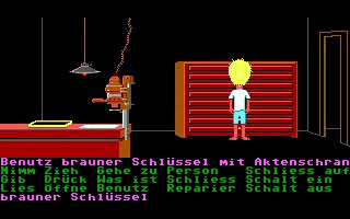 Dunkelkammer: Benutz brauner Schl�ssel mit Aktenschrank